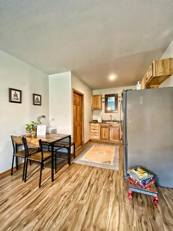 Giriraja Ashraya Apartment *